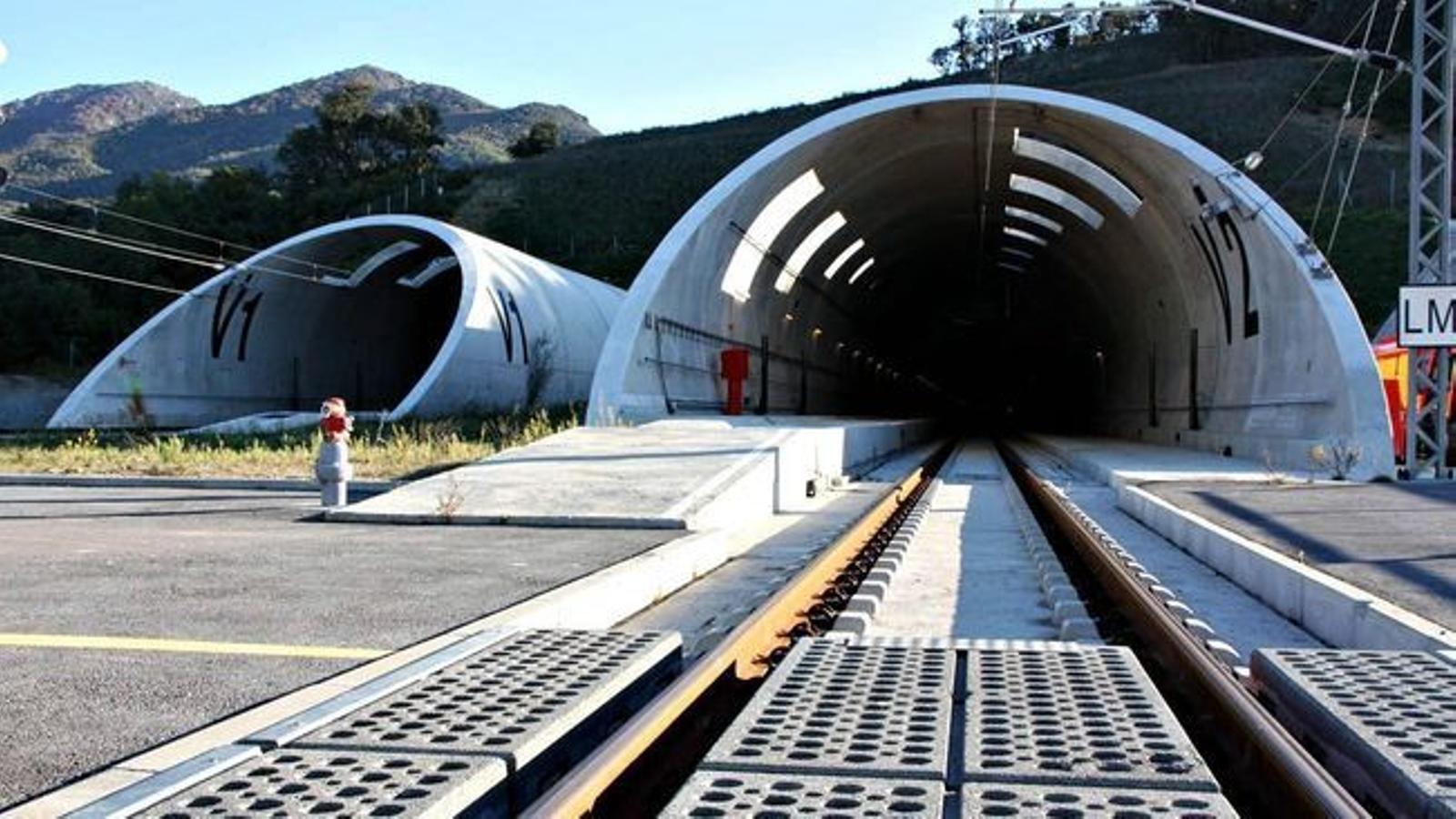Entrada akl túnel del Petús, que ara passarà a gestionar una societat conjunta entre Espanya i França. / ACN