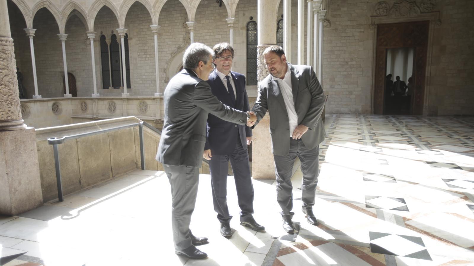Carles Puigdemont i  Oriol Junqueras s'han reunit amb Francesc Homs al Palau de la Generalitat